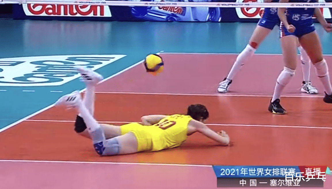 女排|25-22!中国女排第一局遭逆转,张常宁轮休,刘晓彤连送3分转折点