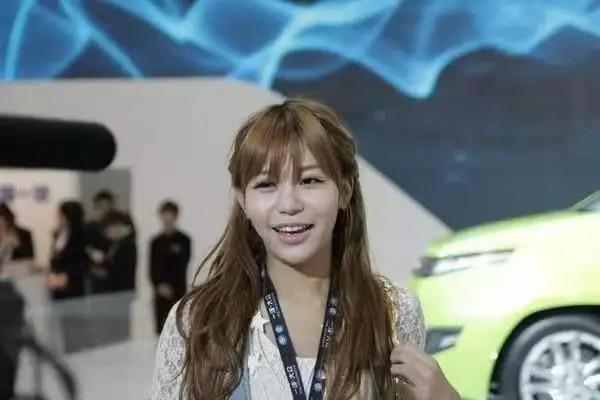 女孩|11年前，“宁坐宝马哭，不坐自行车笑”的女孩马诺，如今咋样了