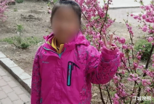 大连 大连10岁遇害女童火化，母亲：孩子冻的时间太久了，模样都变了