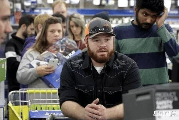 制造業 “中國商品”火了，美國人排隊搶購，超市貨架都被搬空了