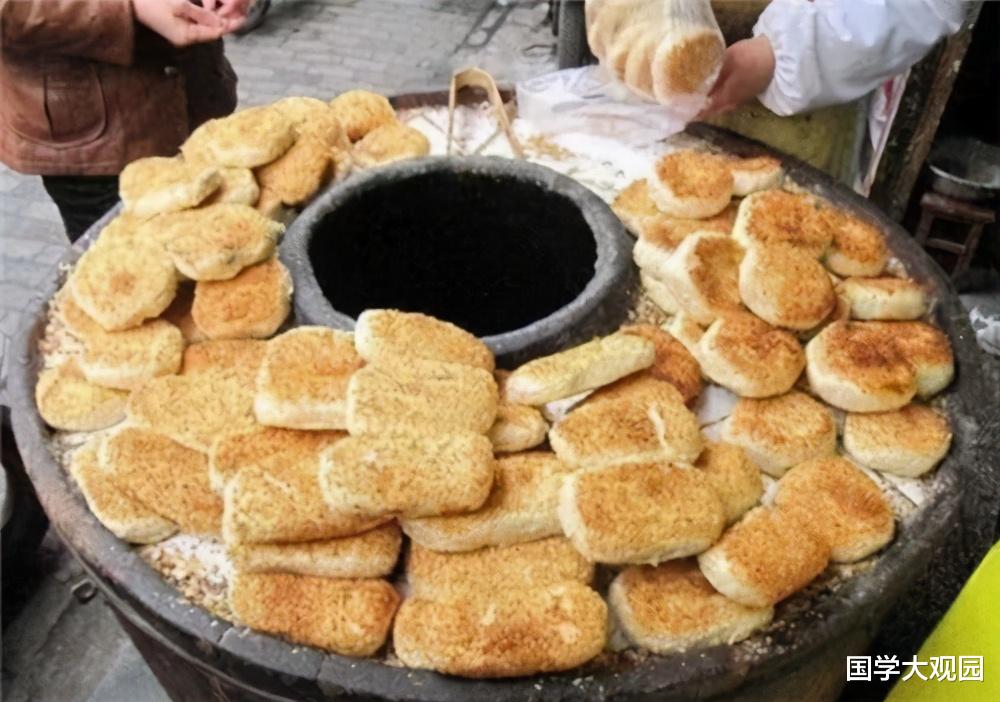 |清朝贵族街边吃烧饼,咬了一口不对劲,才发现仆人骗了他20年