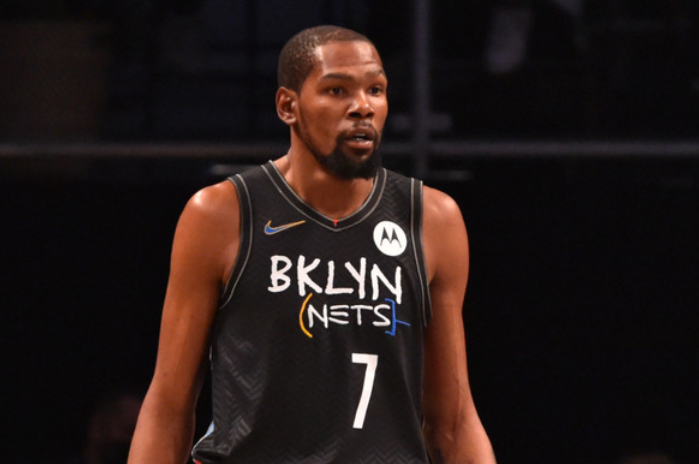 篮网队|崩盘!四巨头篮网狂输25分,全队绝望沮丧至极,招呼不打直接逃离