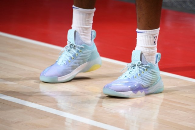李宁|NBA球员上脚：伊戈达拉和库里弟弟上脚库里8，巴特勒上脚李宁闪击7