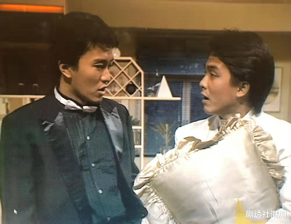 周星驰|笑得好开心！58岁“白僵尸”亮相TVB新节目引回忆杀，同太太结缘全靠星爷