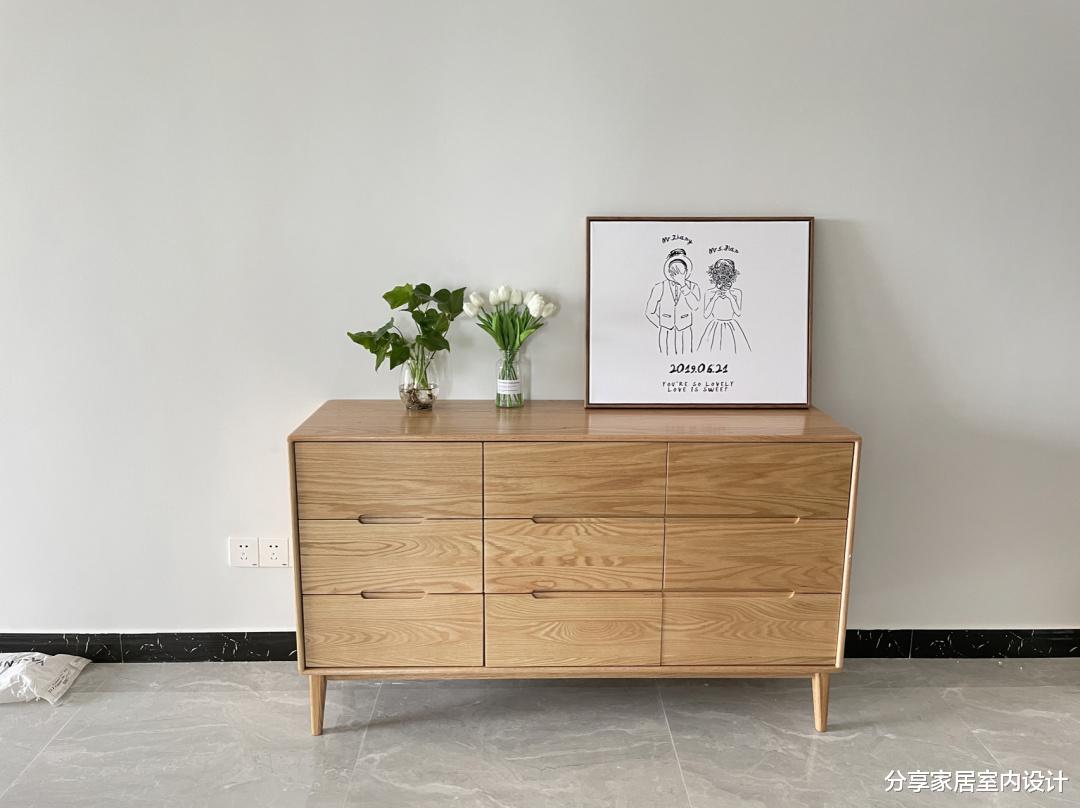 分享家居室内设计|越来越流行原木北欧风，极简装修，不吊顶不做电视墙，省钱又耐看