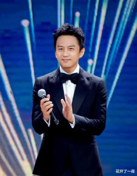 刘涛|邓超刘涛新剧路透，被几百个路人盯着谈恋爱，被赞心理素质太强