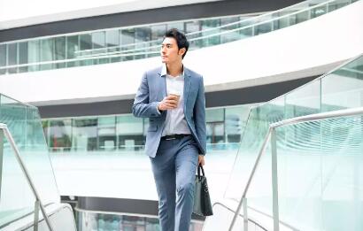 聚会 老同学聚会，共消费了15600元，结完账之后男同学纷纷退群