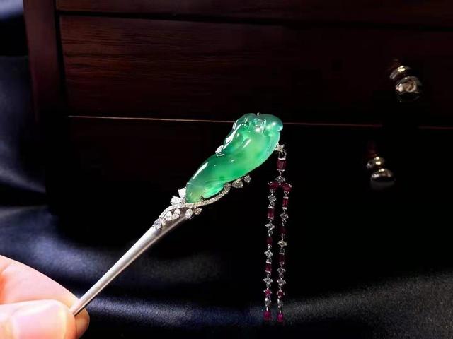 翡翠|四款最好看的玉石发簪，每一款都美到尖叫