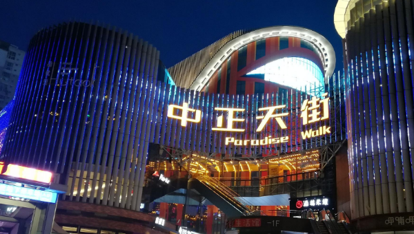 杀猪说娱乐 山西一商场或将凉凉！今商户远离人烟稀少，只剩美食店无奈支撑