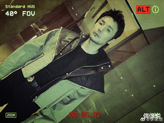 李荣浩|李荣浩双11晚会造型沧桑，满脸胡茬像流浪汉，本尊晒照回应