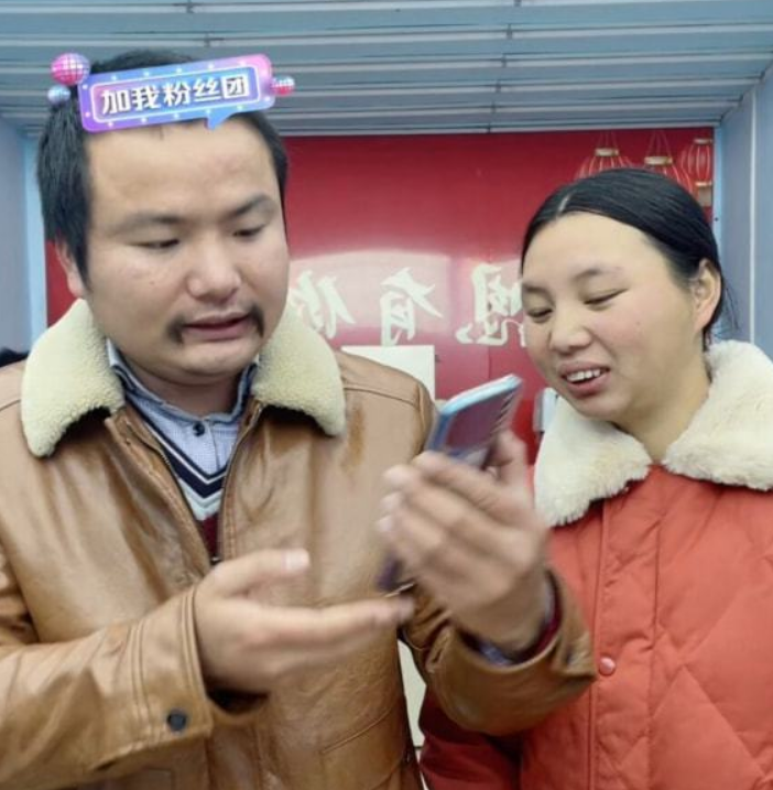 |牛爱芳首次回怼网友，称自己是记录生活，砸别人家房子又惹争议