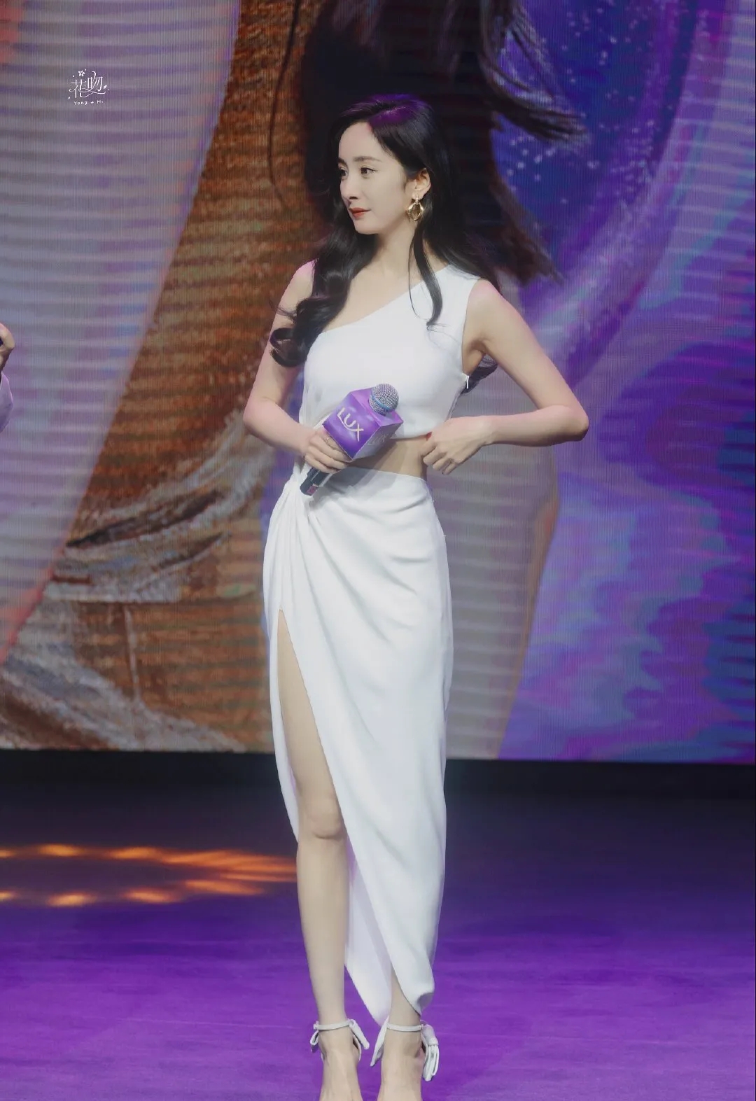 郭德纲|同穿长裙，杨幂性感热巴像穿高定赵丽颖被嘲变胖还不如同公司娜扎