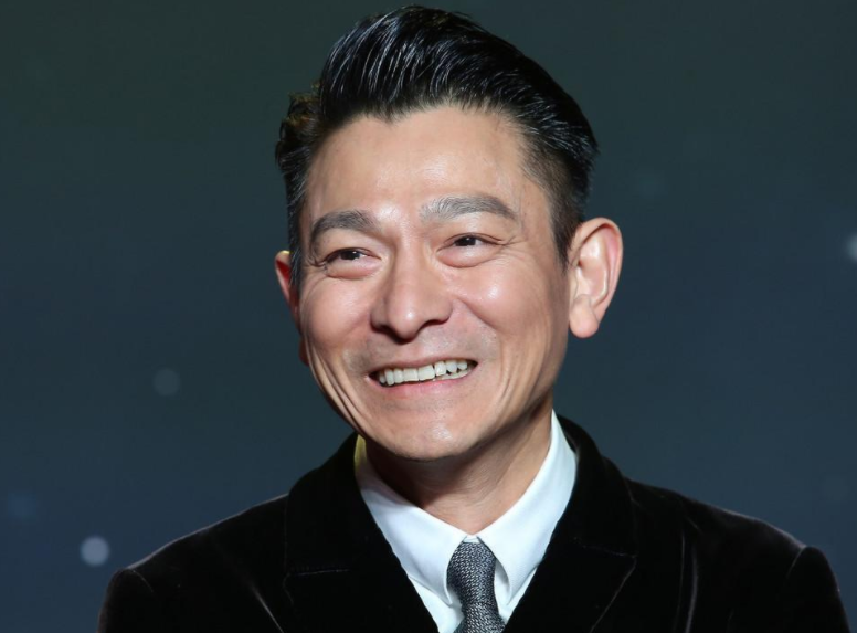 |刘德华直播关闭打赏功能，平台或少赚几亿，他们为什么会允许？