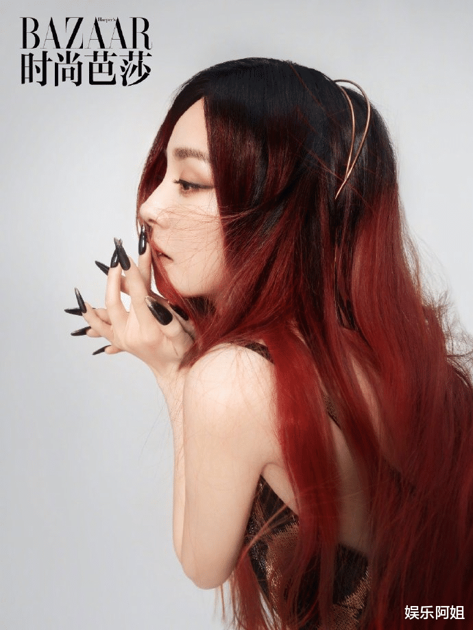 杨幂|杨幂虎年时尚大片释出！虎纹衣配烟熏高挑眼线，自带女团Ace气场