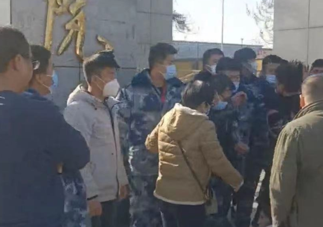 痛心!保定理工学院一学生坠亡,家属:曾受老师排挤、同学欺负