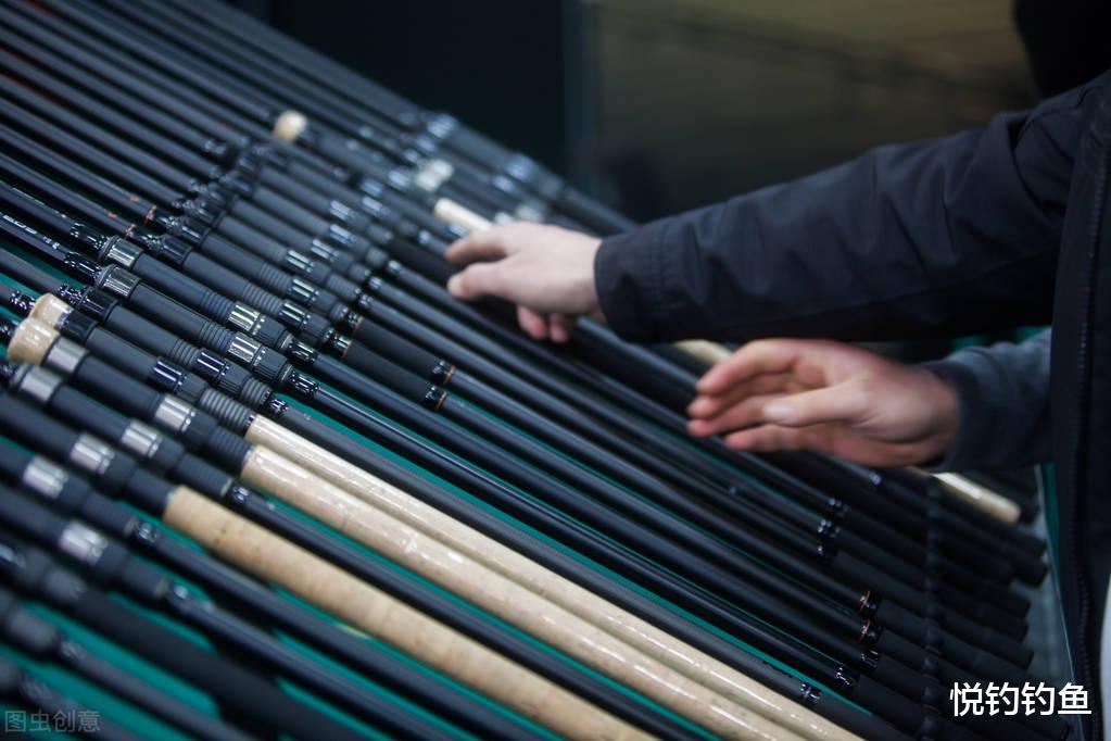 |到了钓场，发现鱼竿卡节了可咋整？我这个方法“徒手”就能修好