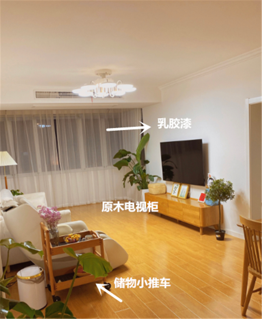 |当初装修没钱，客厅没做吊顶电视墙，入住多年发觉“穷装”也不错
