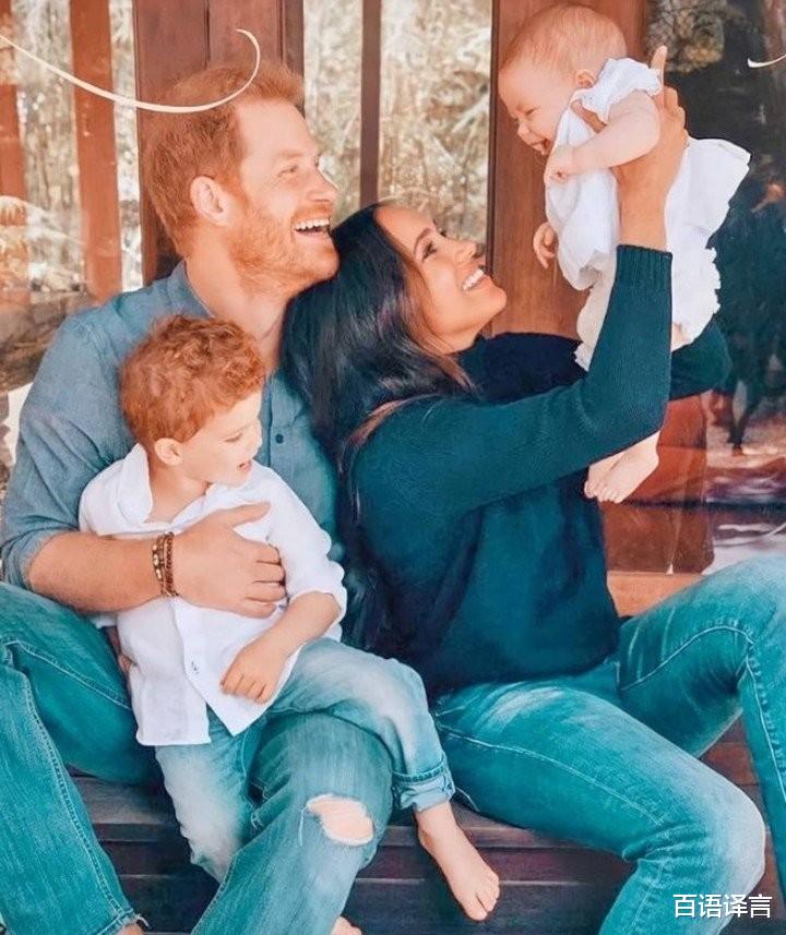 圣诞节|梅根晒圣诞照惹争议,把女儿放在中心位置,让阿奇站在角落