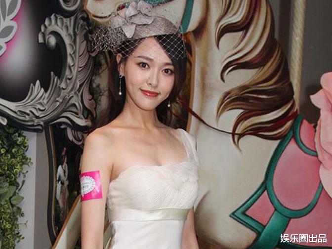 唐嫣|唐嫣活动旧照火了，造型反差太大引起热议，清纯人设备受质疑