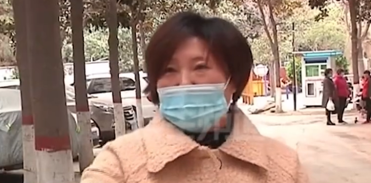 十一Video 河南一老汉“偏爱”漂亮姑娘，小区里动手动脚，业主：猥亵小女孩