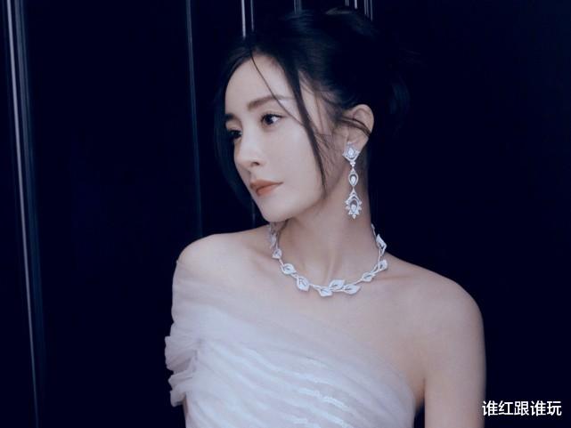 冻龄|央视网点名杨幂：欲戴王冠，必承其重，明星本就不好做！