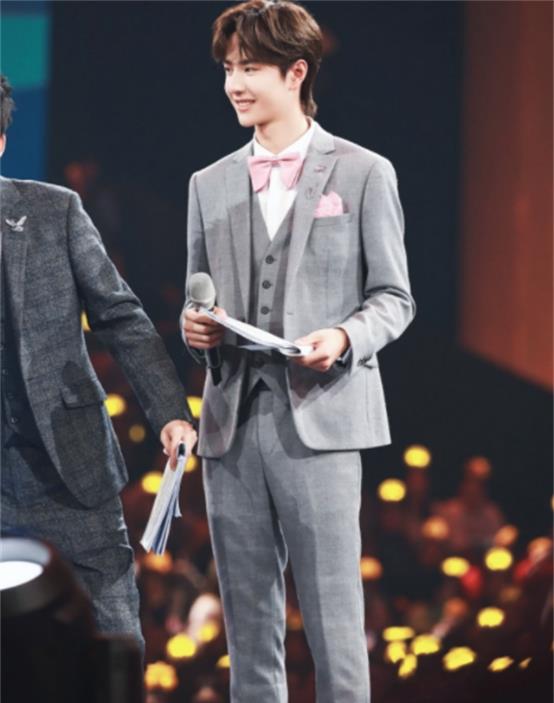 何炅|湖南卫视开始捧新人了,何炅的“接班人”出现了!