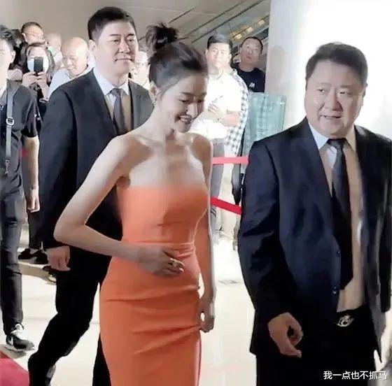 张天爱|刺激！性感女星私下聚会，投怀送抱多位男领导，为了红放的真开