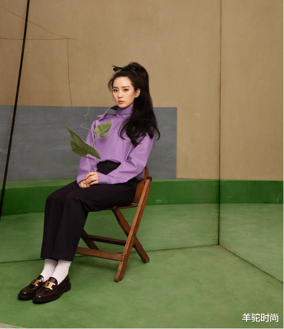 刘诗诗|刘诗诗尝试暗黑短发，却看着像没洗头，出油的发型，看着有点腻