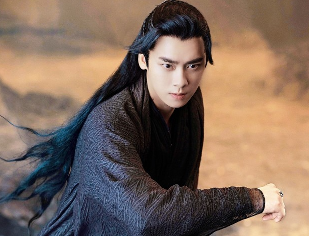 李易峰|《隐秘而伟大》爆火后，李易峰又有一剧来袭，看清女主我愣住了