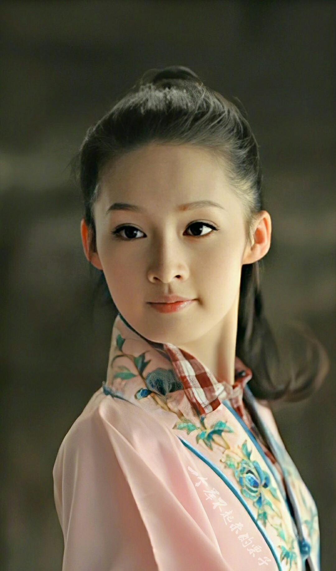 李沁|“反诈先锋”李沁:为帮好友被骗光片酬,后又被李易峰当众钓上钩