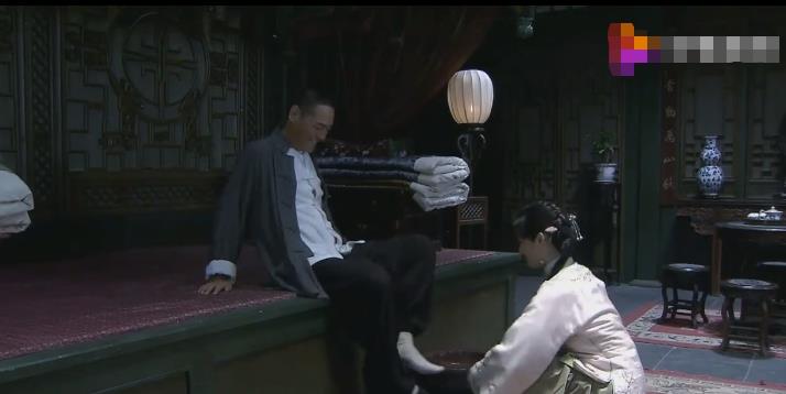 打狗棍|《打狗棍》中，那图鲁竟被洗白为“国民老公”，二丫头同意了吗？