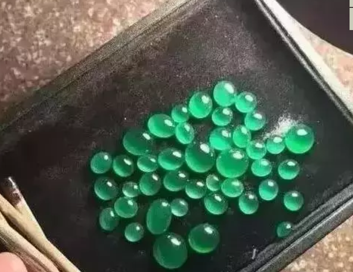 元青花|妙手回春!开到全是裂的翡翠原石不要急,边角料也能出奇迹