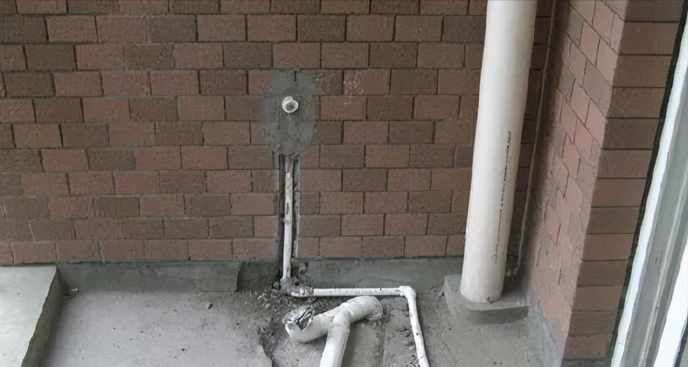 |实不相瞒，洗衣机放阳台排水方法就这两种，第一种更实用