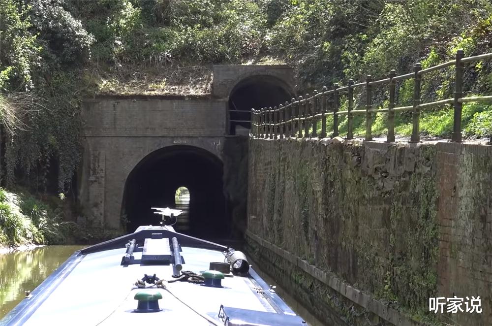 |52岁的他放弃一切,住进33㎡“房船”中漂泊流浪,一晃已生活5年