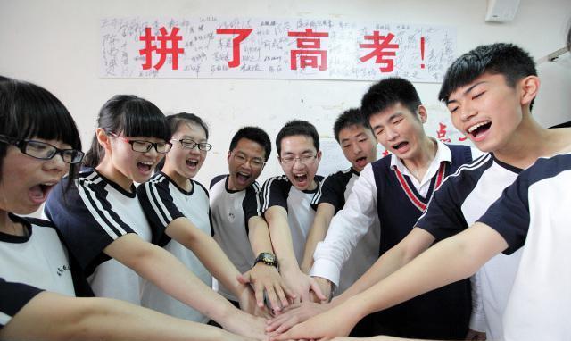 撒贝宁|横店校花“泛滥成灾”，幻想一夜爆红的孩子是这个流量时代的悲哀