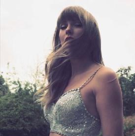 泰勒·斯威夫特|31岁霉霉婆家领走大奖，发福风波后终于重拾露肚装，巅峰重现？