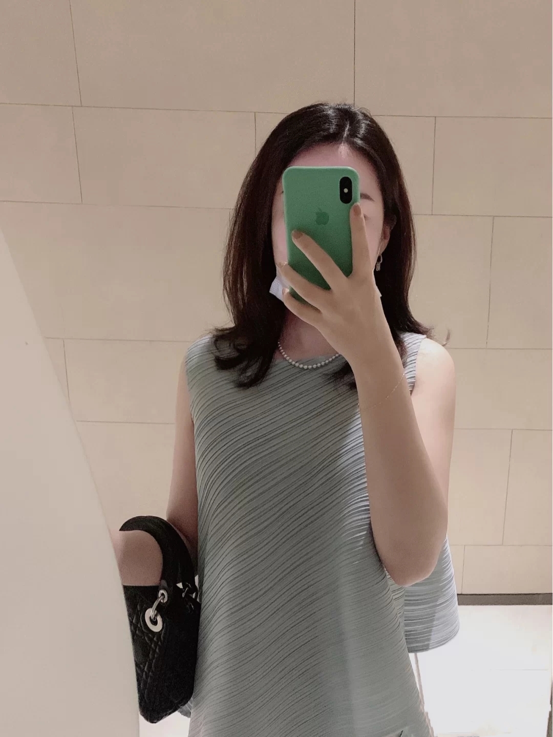 27君|浅蓝斜纹坎肩配上花裙刚好合适