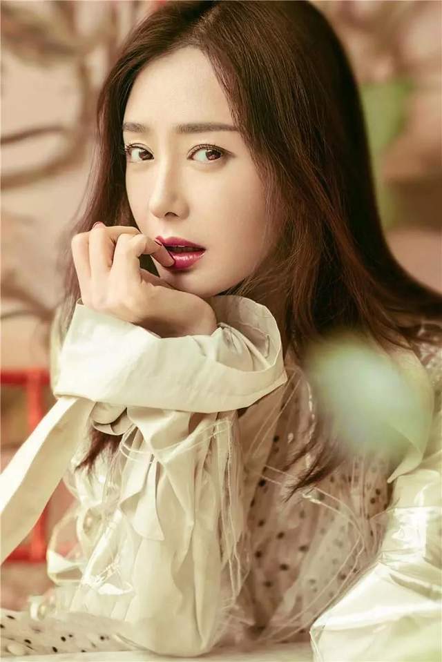 秦岚|秦岚和应采儿同框,相差4岁却不输对方,嫩的像少女,这颜值绝了