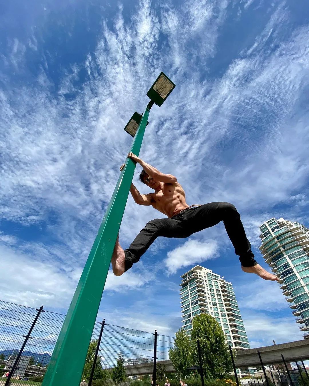 林路迪|34岁的他被称为“下一代李小龙”，这肌肉身材什么水平？