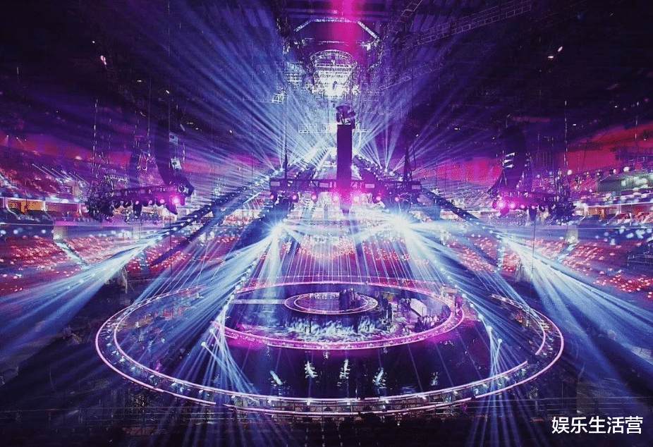 关晓彤|三台跨年演唱会阵容pk，某台流量明星齐聚，关晓彤鹿晗同台现身