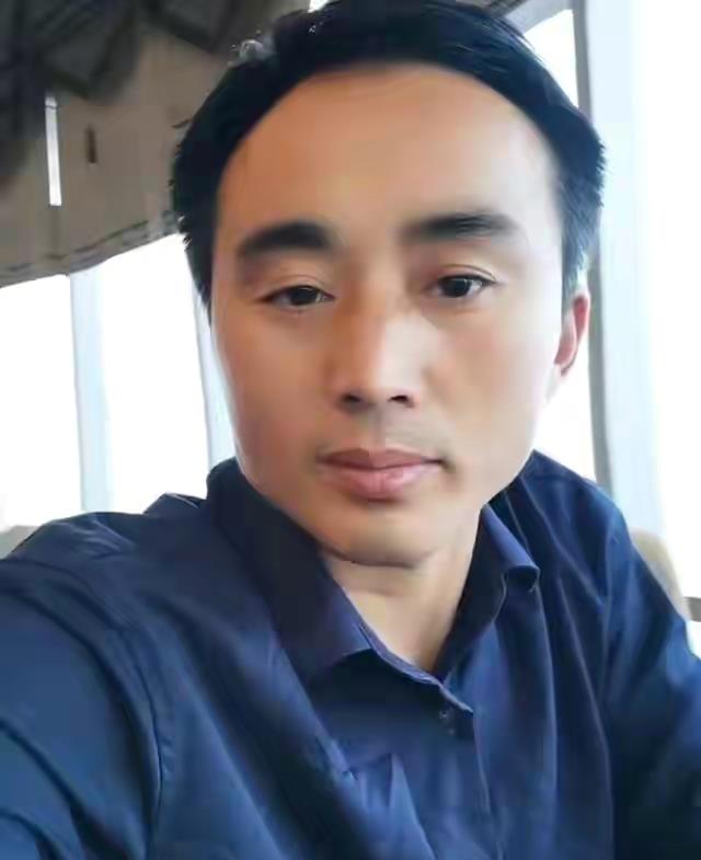 刘德华|陈亚男在撒谎？粉丝专程劝小伟别犯糊涂了，大衣哥低头小声回应