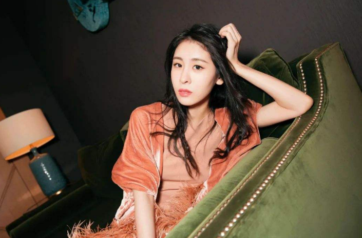 |有人被曝未婚生子，有人被拍隐婚带娃逛街，2021年真是孩子年？