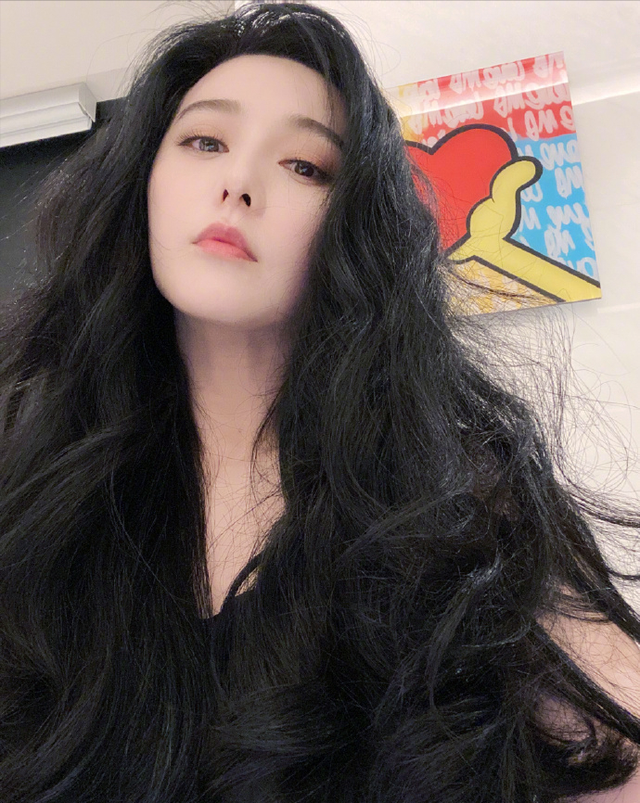 宁毅|范冰冰逛商场生图被拍，路人忘记开美颜，40岁状态让人不敢相信