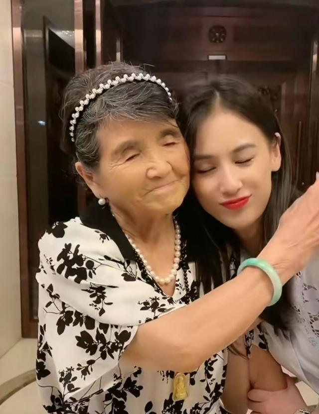 张天爱|黄圣依的婆婆：五个子女的幸福老母亲，我是儿媳的头号粉丝