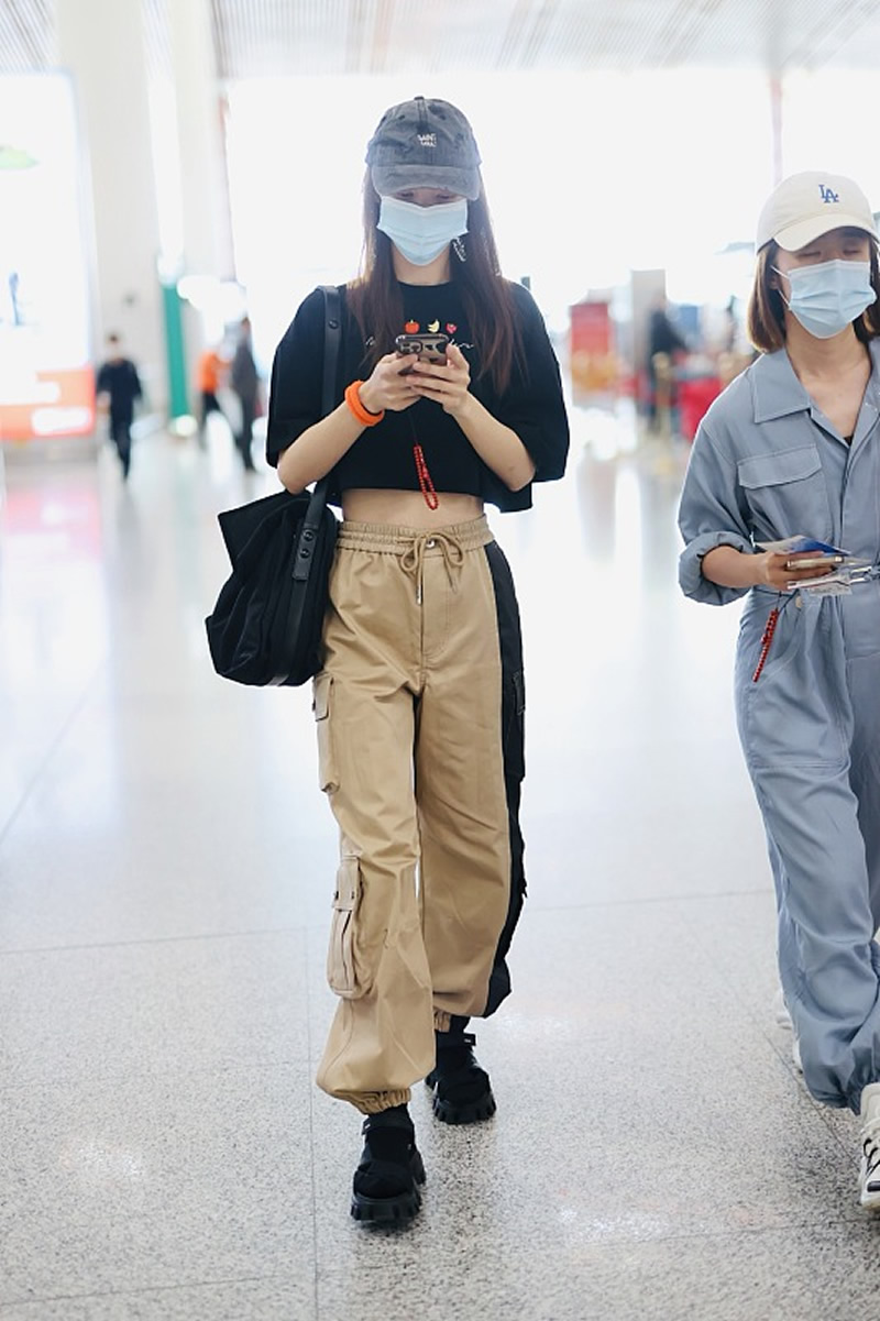 红珊瑚me|金晨真是个宝藏女孩，T恤配短裤也能穿得这么好看，舒适又时尚