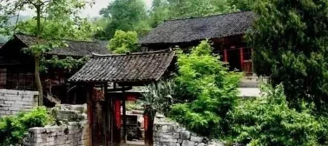 民俗|农村建房时说“宁让青龙高万丈，不让白虎抬头望”，有没有道理？