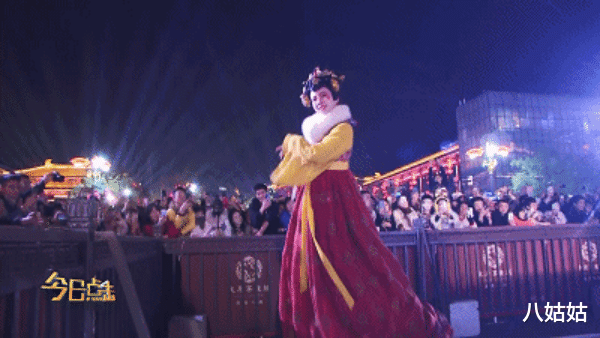 冯佳晨|从不倒翁表演到火爆网络，被央视称赞的冯佳晨，如今怎样