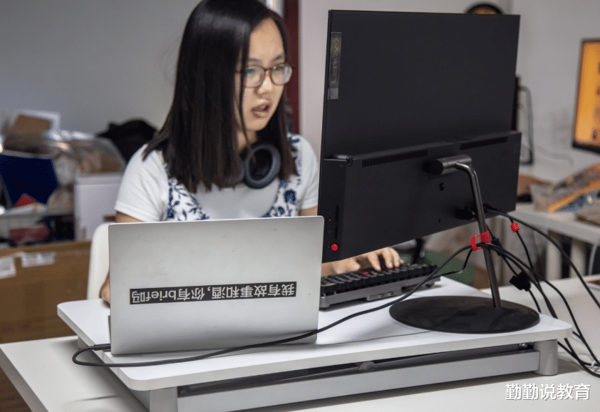 文职|我国“最受欢迎”女友职业排名，护士意外垫底，第一名惹“争议”