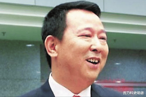他坐拥四百亿,汶川地震捐了5000万,被捕时搜出一个排的武器