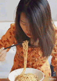 |“在楼下捡到了一个手表，丑不拉几的应该不值钱吧？”大家有认识的吗